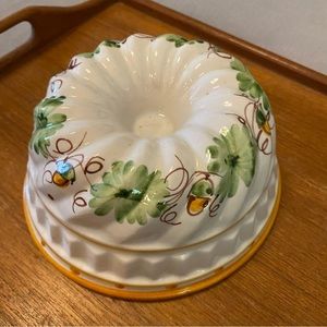 EUC Italian decorative cake pan with hand-painted acorn design